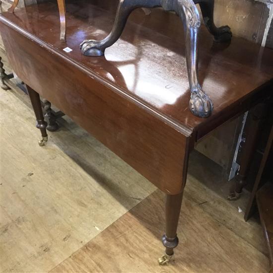 Early Victorian mahogany large pembroke table